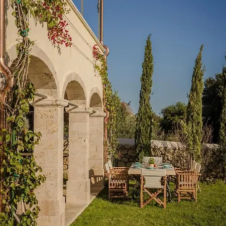 Comi Villa
